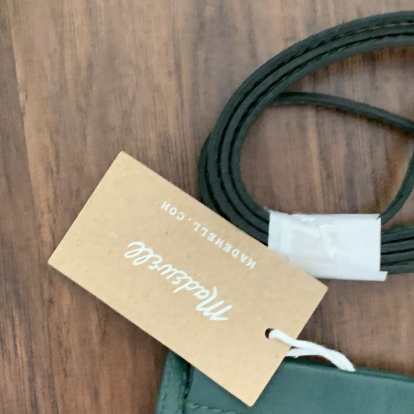 Madewell the smartphone crossbody bag in leather in green color - Picture 14 of 15